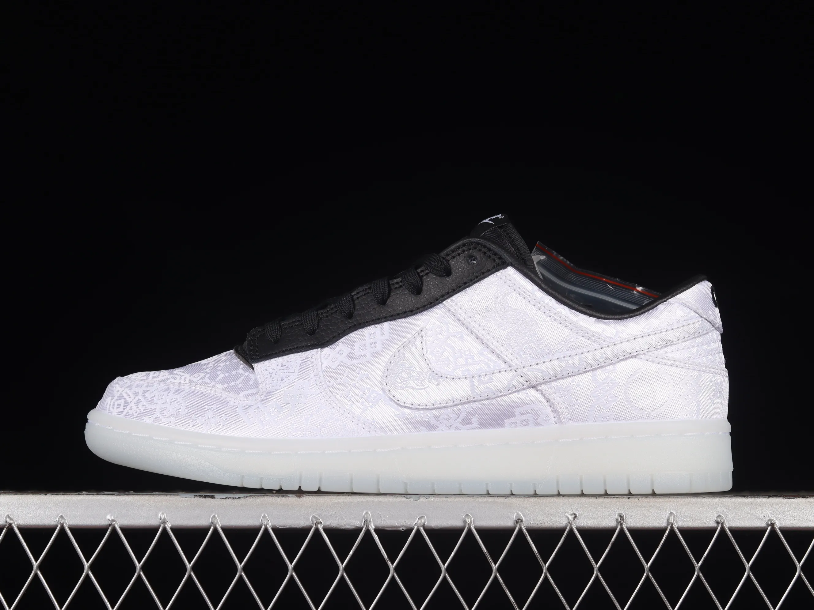 All Categories Nk SB Dunk Series Nk SB Dunk Low Low-top sneakers LW version Nk Dunk Low x Fragment